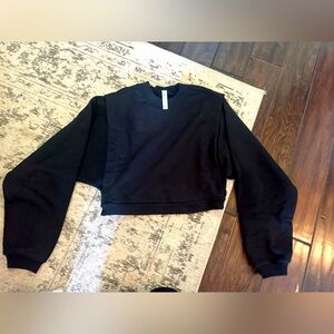 ALO Yoga cropped black sweatshirt size Small 
Excellent condition.